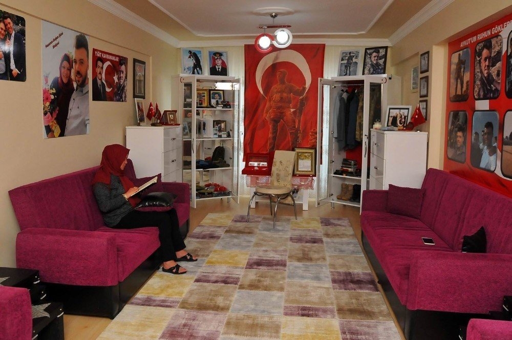 Konya'da Şehit Annesi Oğlunun Eşyalarıyla Evinin Odasında Müze Oluşturdu 10
