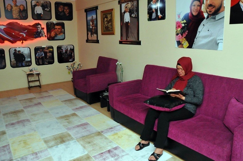 Konya'da Şehit Annesi Oğlunun Eşyalarıyla Evinin Odasında Müze Oluşturdu 9