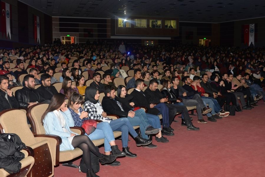 Karaman'da 'Sosyete Sevgilim' Tiyatro Oyunu İzleyicilerle Buluştu 2