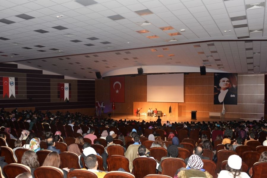 Karaman'da 'Sosyete Sevgilim' Tiyatro Oyunu İzleyicilerle Buluştu 7