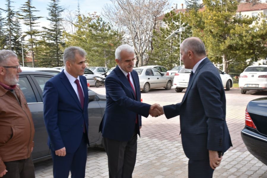 Karaman Valisi Fahri Meral , İl Milli Eğitim Müdürü Mevlüt Kuntoğlunu Zi 1