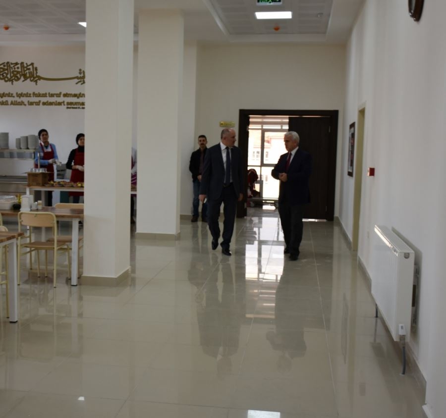 Karaman Valisi Fahri Meral , İl Milli Eğitim Müdürü Mevlüt Kuntoğlunu Zi 4