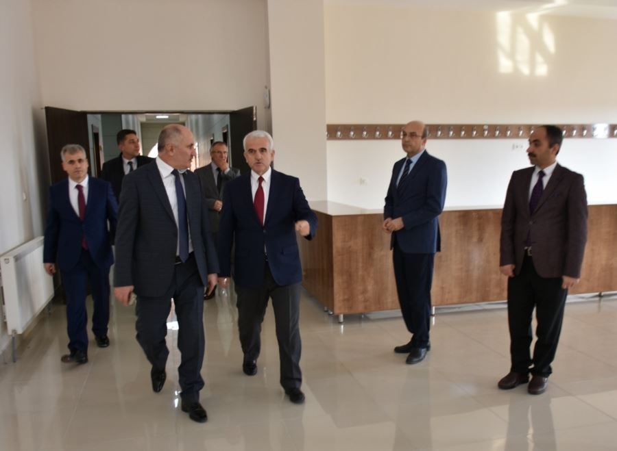 Karaman Valisi Fahri Meral , İl Milli Eğitim Müdürü Mevlüt Kuntoğlunu Zi 5