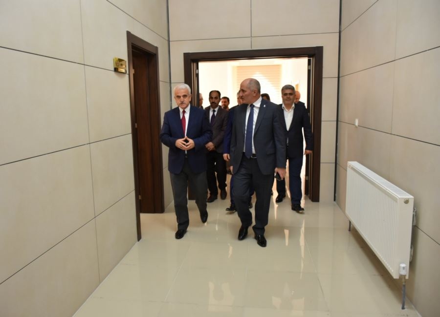 Karaman Valisi Fahri Meral , İl Milli Eğitim Müdürü Mevlüt Kuntoğlunu Zi 6