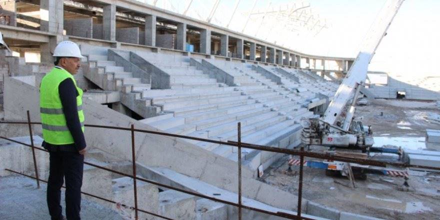 Karaman'da Yapılan UEFA Standartlarındaki Stadyumun Yüzde 50’si Tamamlan