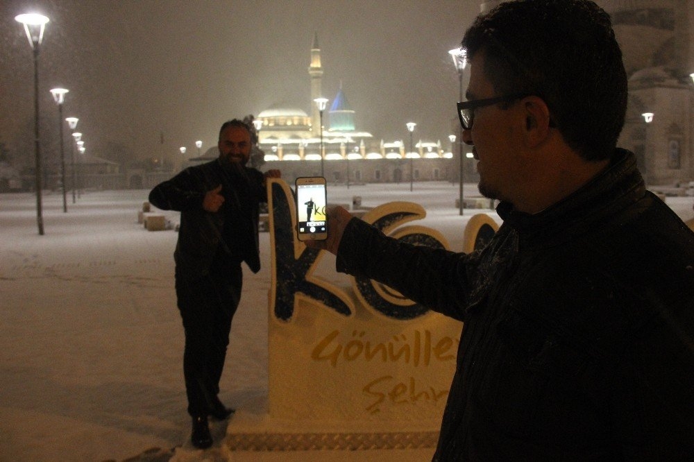Konya’da Okullar Kar Yağışından Tatil Oldu, Yollar Ulaşıma Kapandı 2