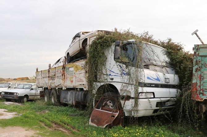 Milyonluk Araçlar Günden Güne Çürüyor 4