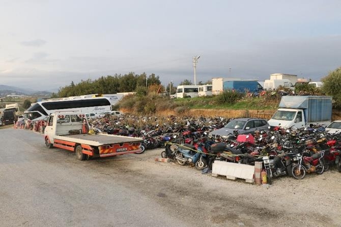 Milyonluk Araçlar Günden Güne Çürüyor 9