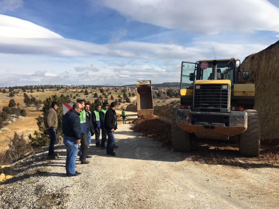 Karaman'da Köylülerin Yıllardır Beklediği Yol Çalışmaları Tamamlandı 4