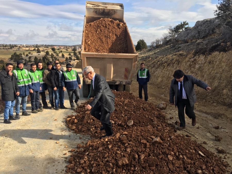 Karaman'da Köylülerin Yıllardır Beklediği Yol Çalışmaları Tamamlandı 5