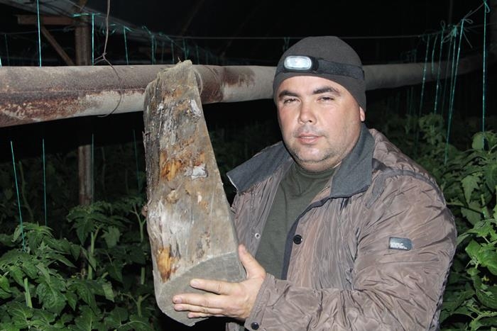 Soğuk Hava Antalya'da Çiftçiye Gece Yarısı Seraya Odun Taşıttı 11