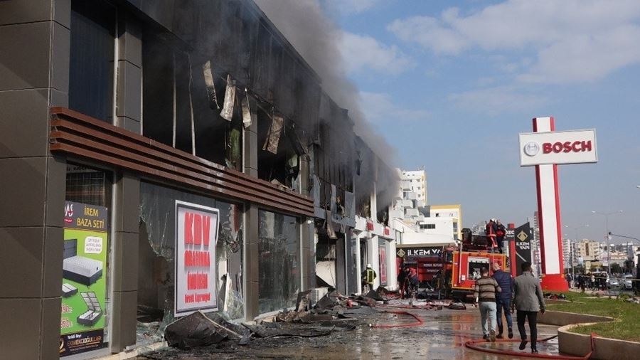 Mersin’de İş Yeri Yangını: 1 Ölü, 5 Yaralı 4