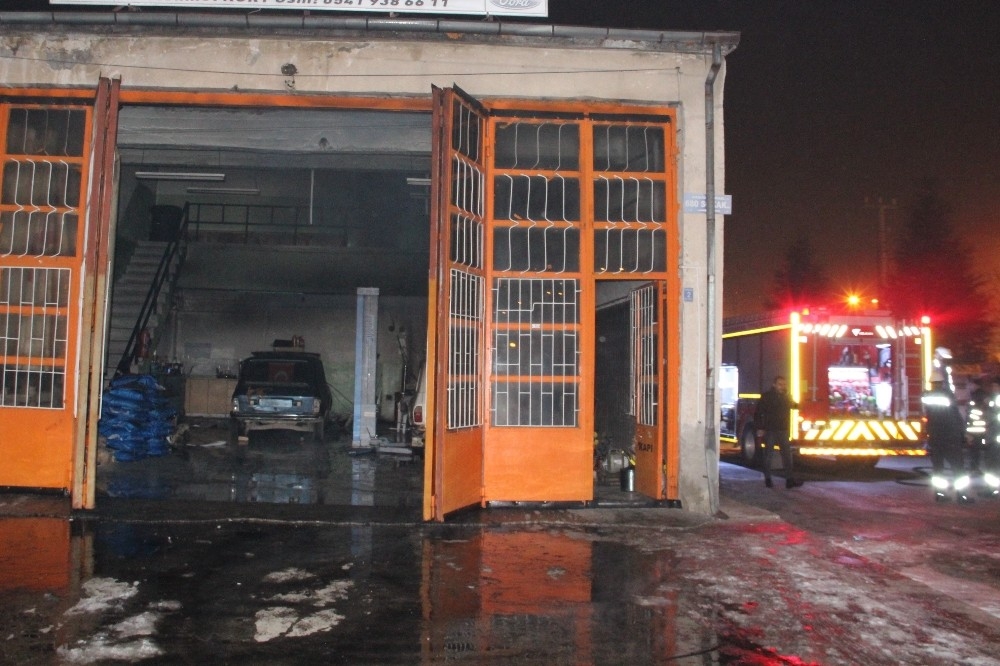 Karaman'da Tamirhane Yangını 4