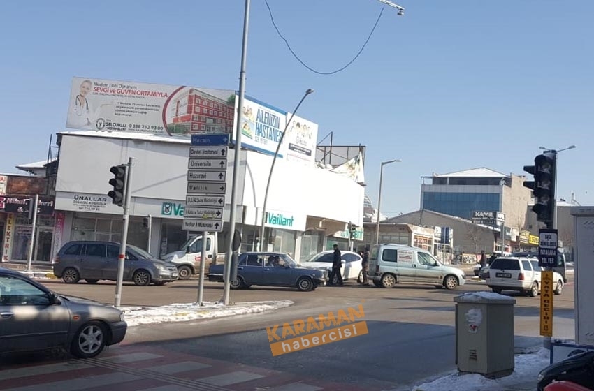 Karaman'da buzlanan yollarda trafik kazaları 1
