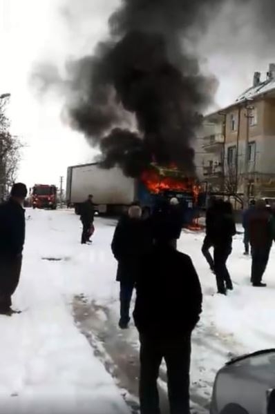 Karaman’da Park Halindeki Tır Alev Alev Yandı 1