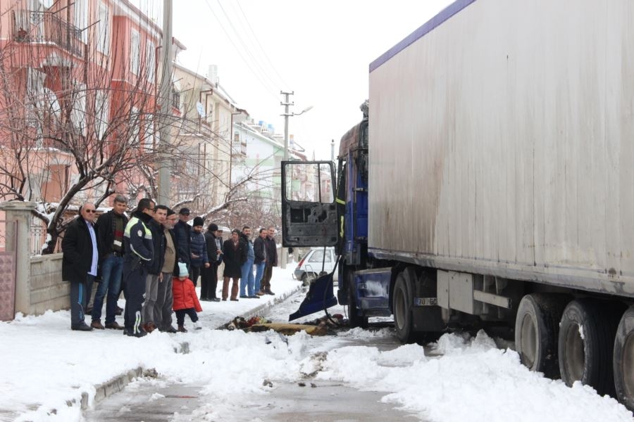 Karaman’da Park Halindeki Tır Alev Alev Yandı 5