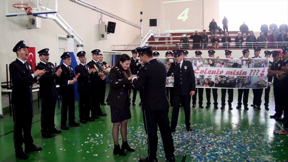 Konya Pomem Mezuniyet Töreninde Sürpriz Evlilik Teklifi 4