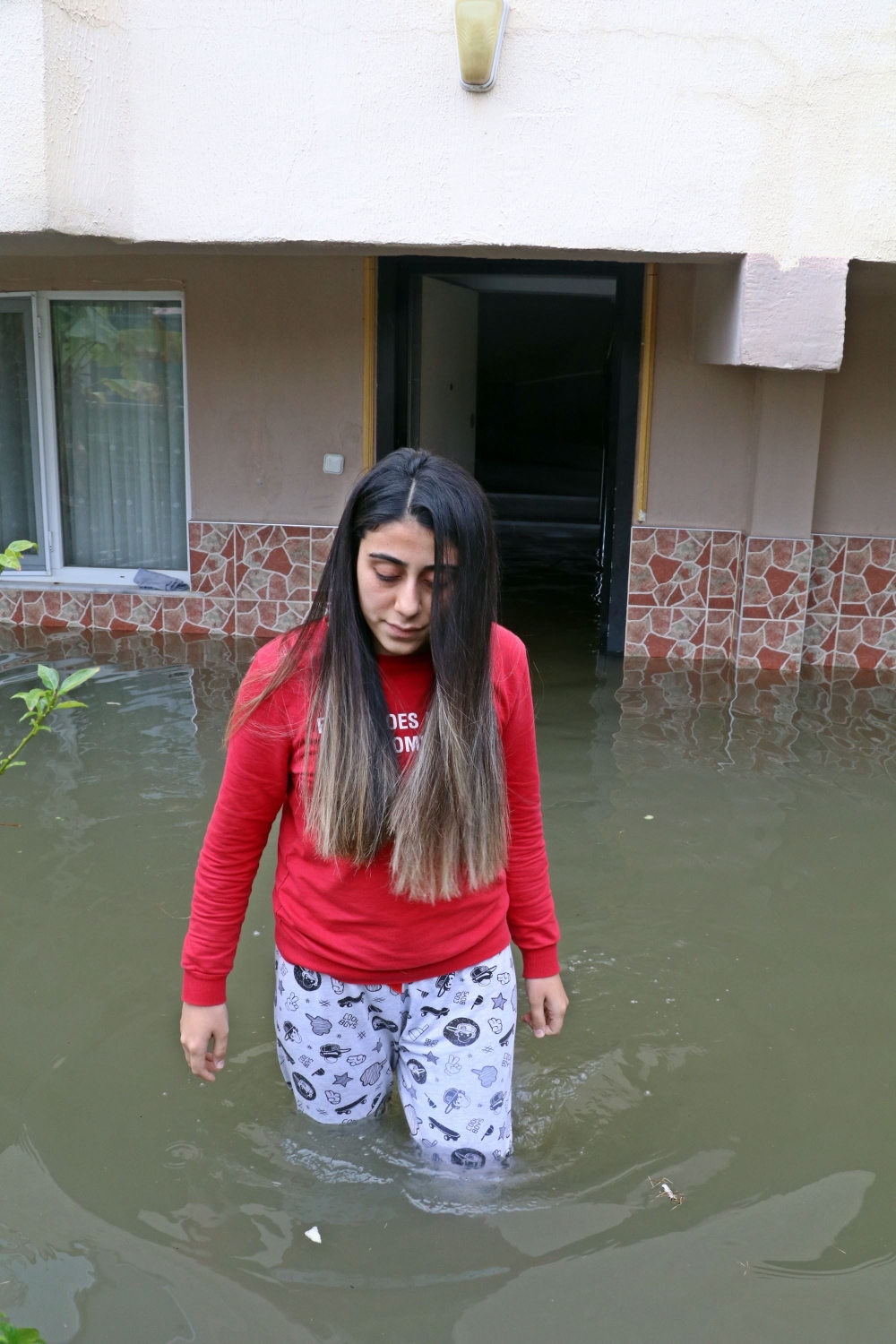 Evlerine Aniden Su Basınca Tsunami Sandılar 10