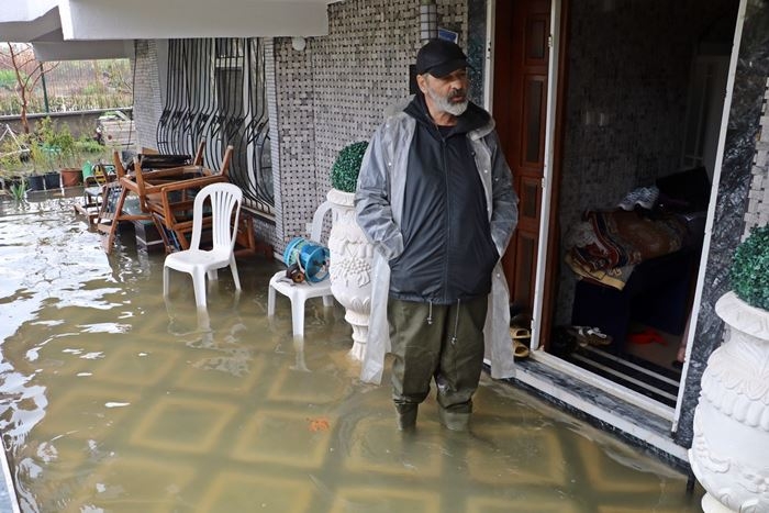 Evlerine Aniden Su Basınca Tsunami Sandılar 11