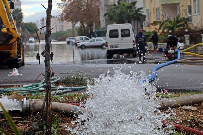 Evlerine Aniden Su Basınca Tsunami Sandılar 13