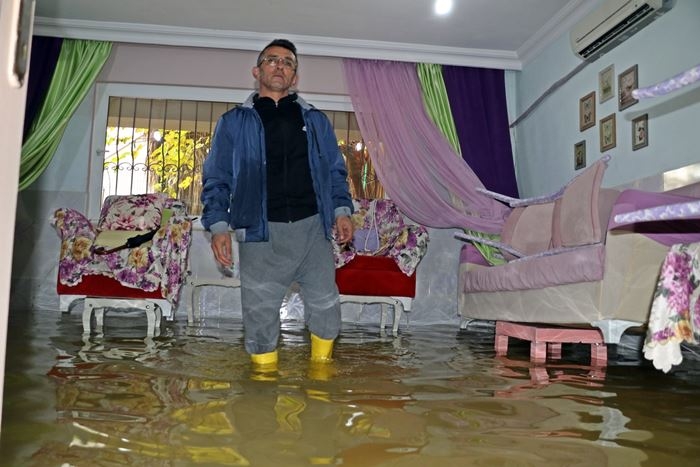 Evlerine Aniden Su Basınca Tsunami Sandılar 14