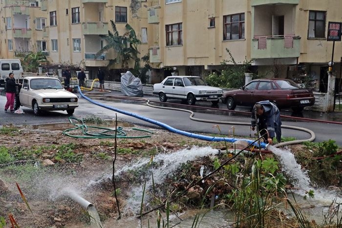 Evlerine Aniden Su Basınca Tsunami Sandılar 3