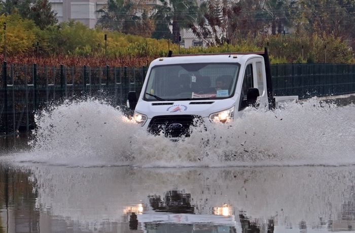 Evlerine Aniden Su Basınca Tsunami Sandılar 5