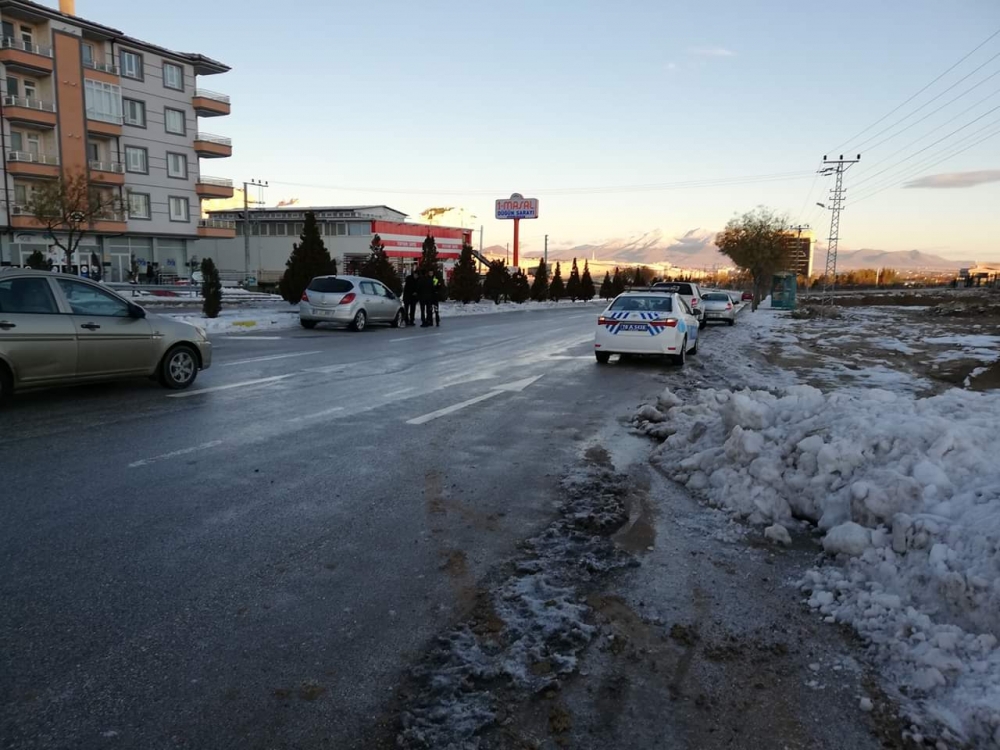 Karaman'da Yollar Buz Pistine Döndü 10