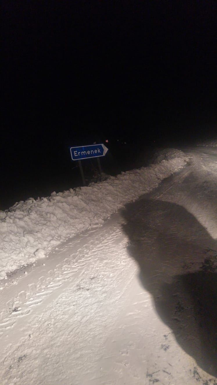 Karaman'da Kapanan Köy Yolları İçin Çalışmalar Sürüyor 12