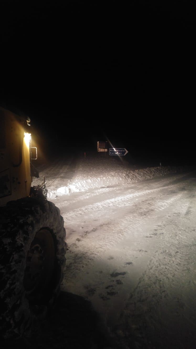 Karaman'da Kapanan Köy Yolları İçin Çalışmalar Sürüyor 15