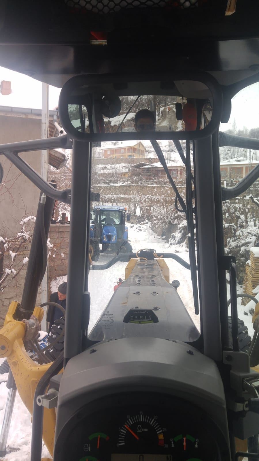 Karaman'da Kapanan Köy Yolları İçin Çalışmalar Sürüyor 9