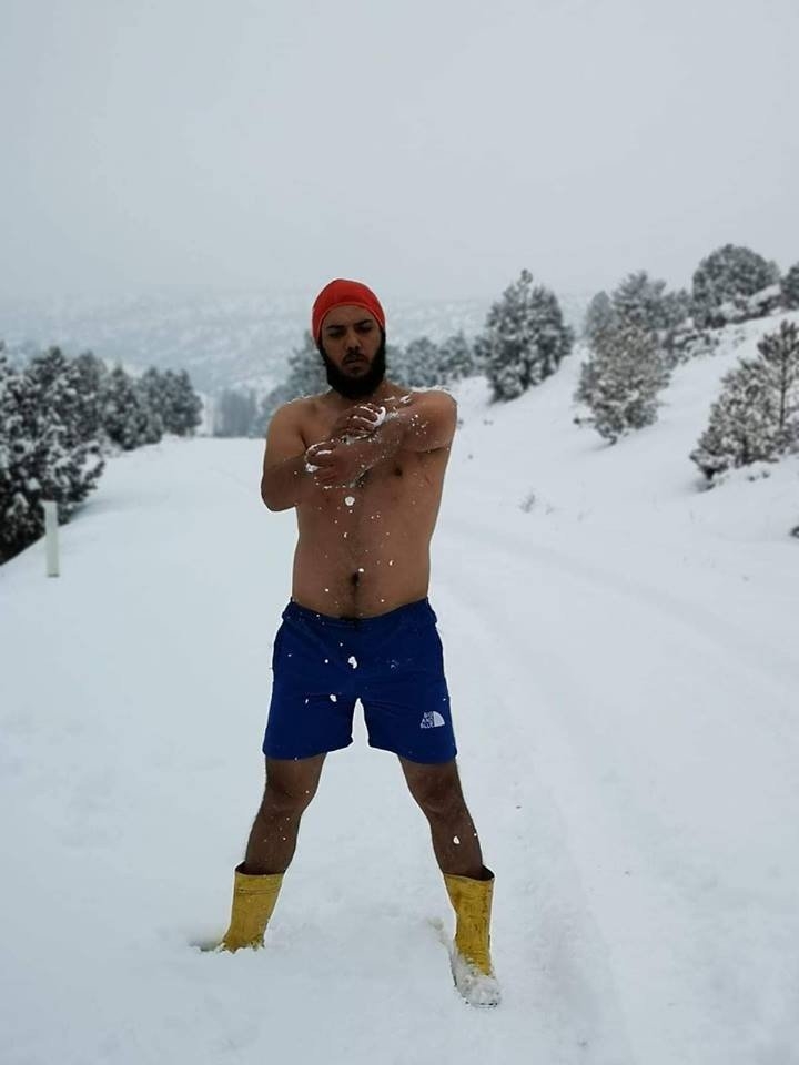 Karaman'da Doğa Severler Karda Kıyafetlerini Çıkartıp Eğlendiler İlgi Od 4