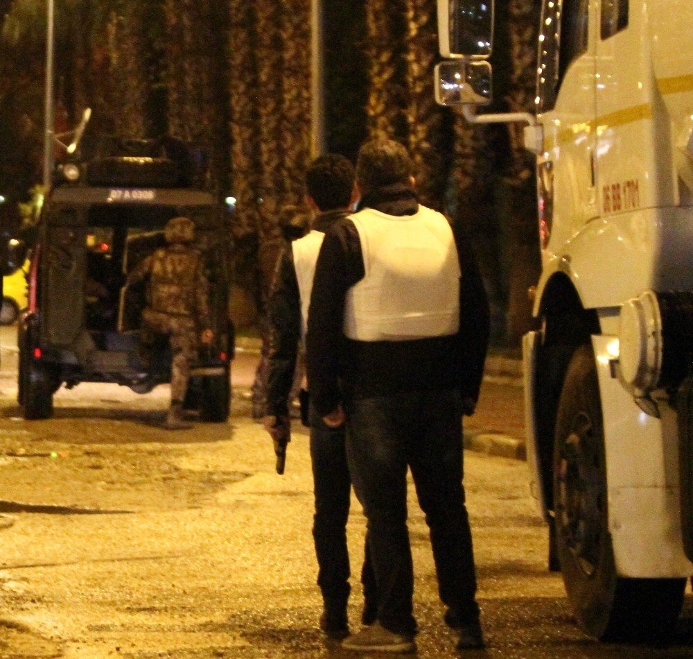 Antalya'da Eşi Evi Terk Edince, Ortalığı Birbirine Kattı 2