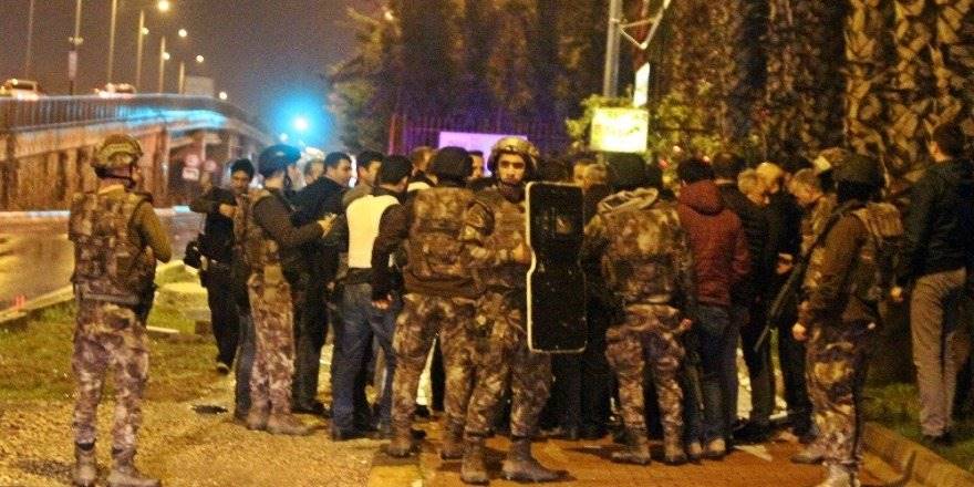 Antalya'da Eşi Evi Terk Edince, Ortalığı Birbirine Kattı