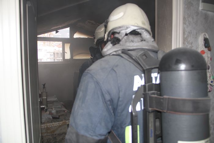 Antalya'nın Alanya İlçesin'de 4 Katlı Binada Yangın Paniği 3