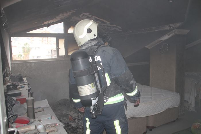 Antalya'nın Alanya İlçesin'de 4 Katlı Binada Yangın Paniği 4