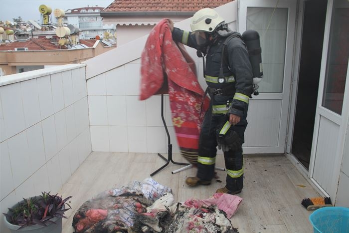 Antalya'nın Alanya İlçesin'de 4 Katlı Binada Yangın Paniği 6