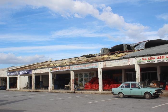 Antalya'nın Manavgat İlçesinde Fırtına Çatıyı Uçurdu 6