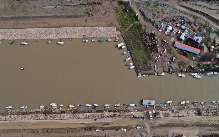 Antalya'da Dev Dalgalar Çay Üzerindeki Tekneleri Batırdı 3