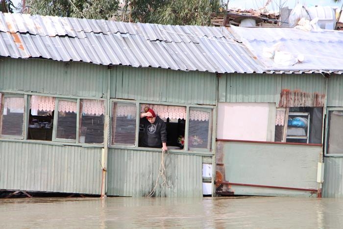 Antalya'da Dev Dalgalar Çay Üzerindeki Tekneleri Batırdı 6