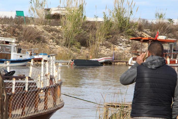 Antalya'da Dev Dalgalar Çay Üzerindeki Tekneleri Batırdı 7