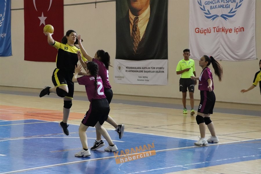 Karaman Elinde Tesbihle Kızına Destek Olan Kadını Konuşuyor 4