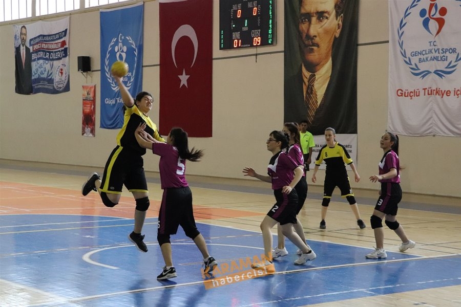 Karaman Elinde Tesbihle Kızına Destek Olan Kadını Konuşuyor 5