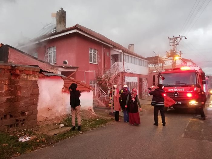 Karaman'da Elektrik Kablosu Mutfağı Kül Etti 1