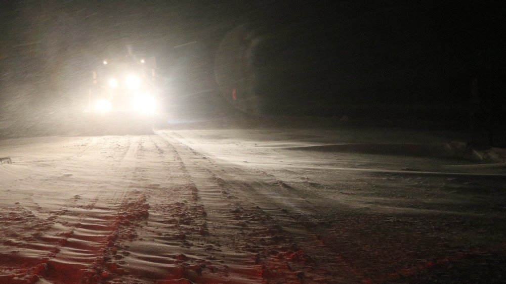 Aksaray’da Kar Yağışı Ve Fırtına Etkisini Artırdı 4