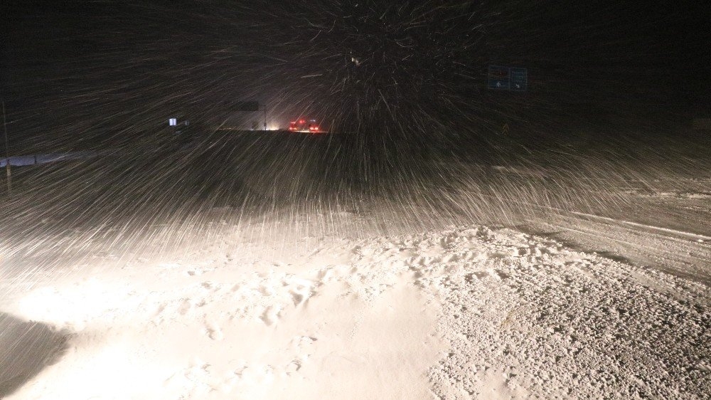 Aksaray’da Kar Yağışı Ve Fırtına Etkisini Artırdı 6