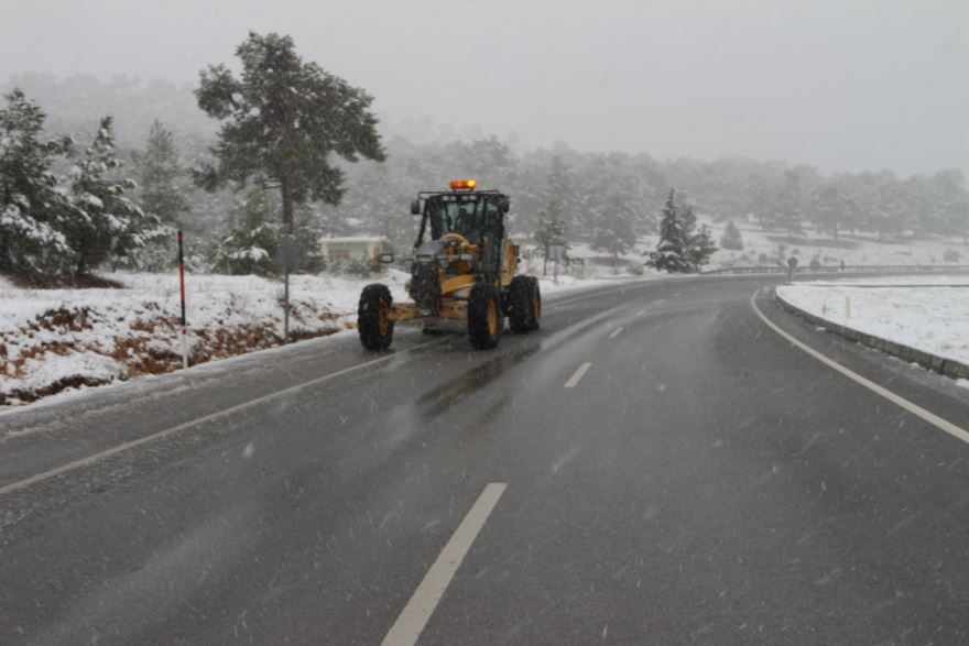 Mersin'i Karaman'a Bağlayan Mut İlçesindeki Sertavul Geçidi Zincirsiz Ge 6
