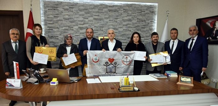 Beyaz Bayrak Almaya Hak Kazanan Okullara Sertifikaları Verildi 10