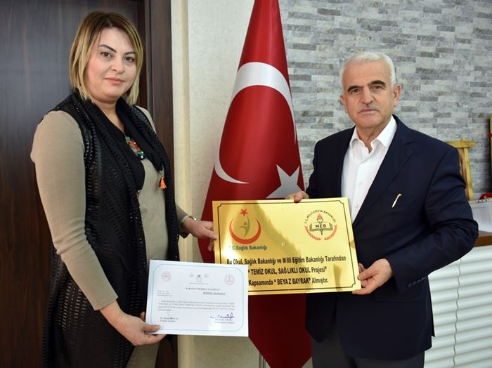 Beyaz Bayrak Almaya Hak Kazanan Okullara Sertifikaları Verildi 5