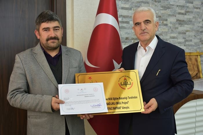 Beyaz Bayrak Almaya Hak Kazanan Okullara Sertifikaları Verildi 6